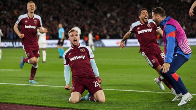 欧冠 客场两度落后终场补时绝杀 皇马3比2胜曼市占先机