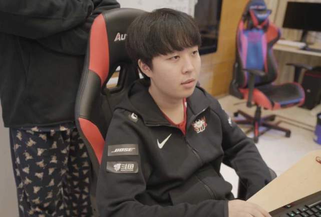 怒了！江苏发球稀烂快攻全无，0-3脆败天津，球迷：不如拼小将