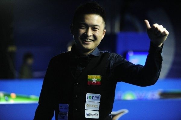 特维斯率塔列雷斯对阵博卡，赛后收到博卡赠送的纪念球衣