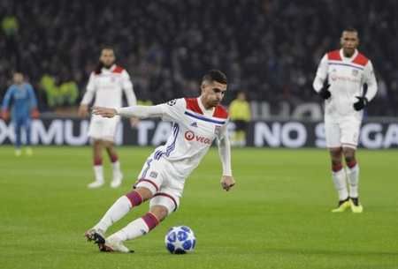 他冷静地将 他冷静地将