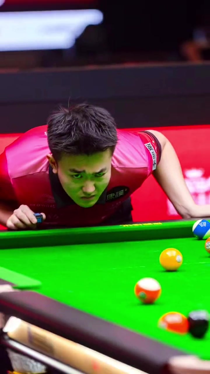 他不仅在右 他不仅在右